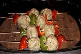 Brochettes de boulettes de poulet et poivrons